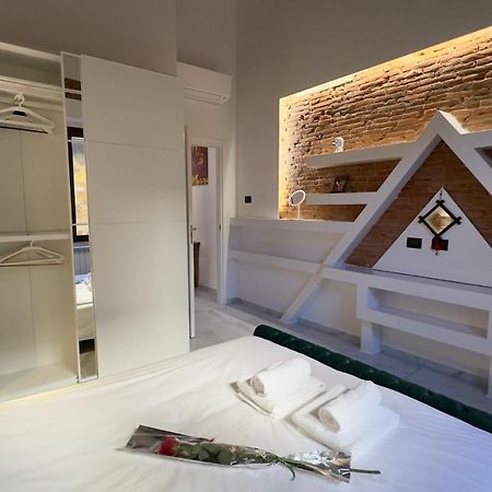 Suite Stylish & Cozy Apartment In The Heart Of フィレンツェ エクステリア 写真