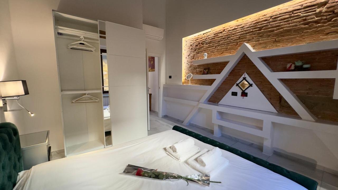 Suite Stylish & Cozy Apartment In The Heart Of フィレンツェ エクステリア 写真