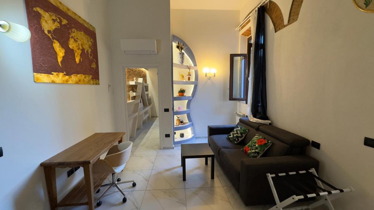Suite Stylish & Cozy Apartment In The Heart Of フィレンツェ エクステリア 写真