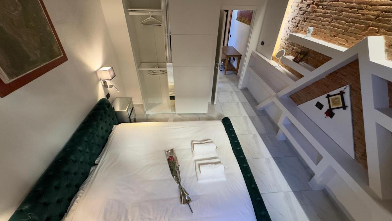 Suite Stylish & Cozy Apartment In The Heart Of フィレンツェ エクステリア 写真